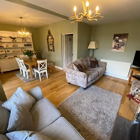 Apple Farm Holiday Cottages * מפרץ רובין הוד