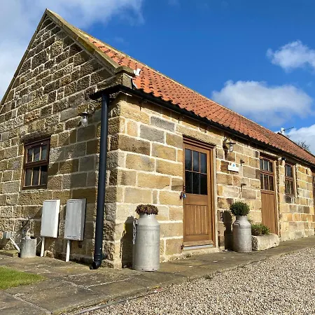 Apple Farm Holiday Cottages בית נופש מפרץ רובין הוד