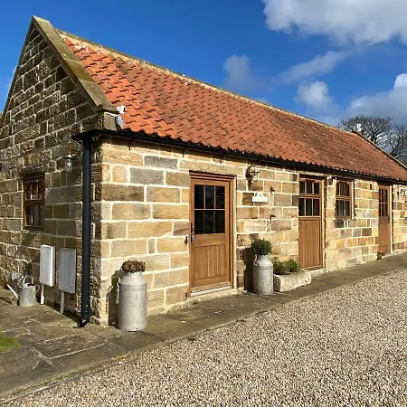 Apple Farm Holiday Cottages בית נופש מפרץ רובין הוד